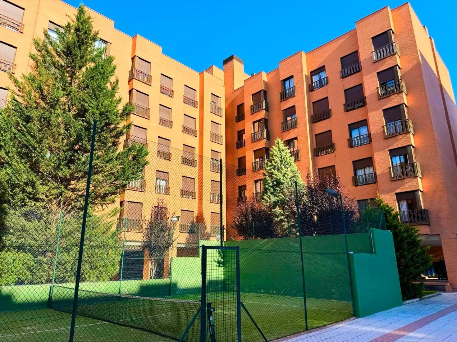 Airport Madrid Plenilunio Suites Green By Bebalmy Exterior foto